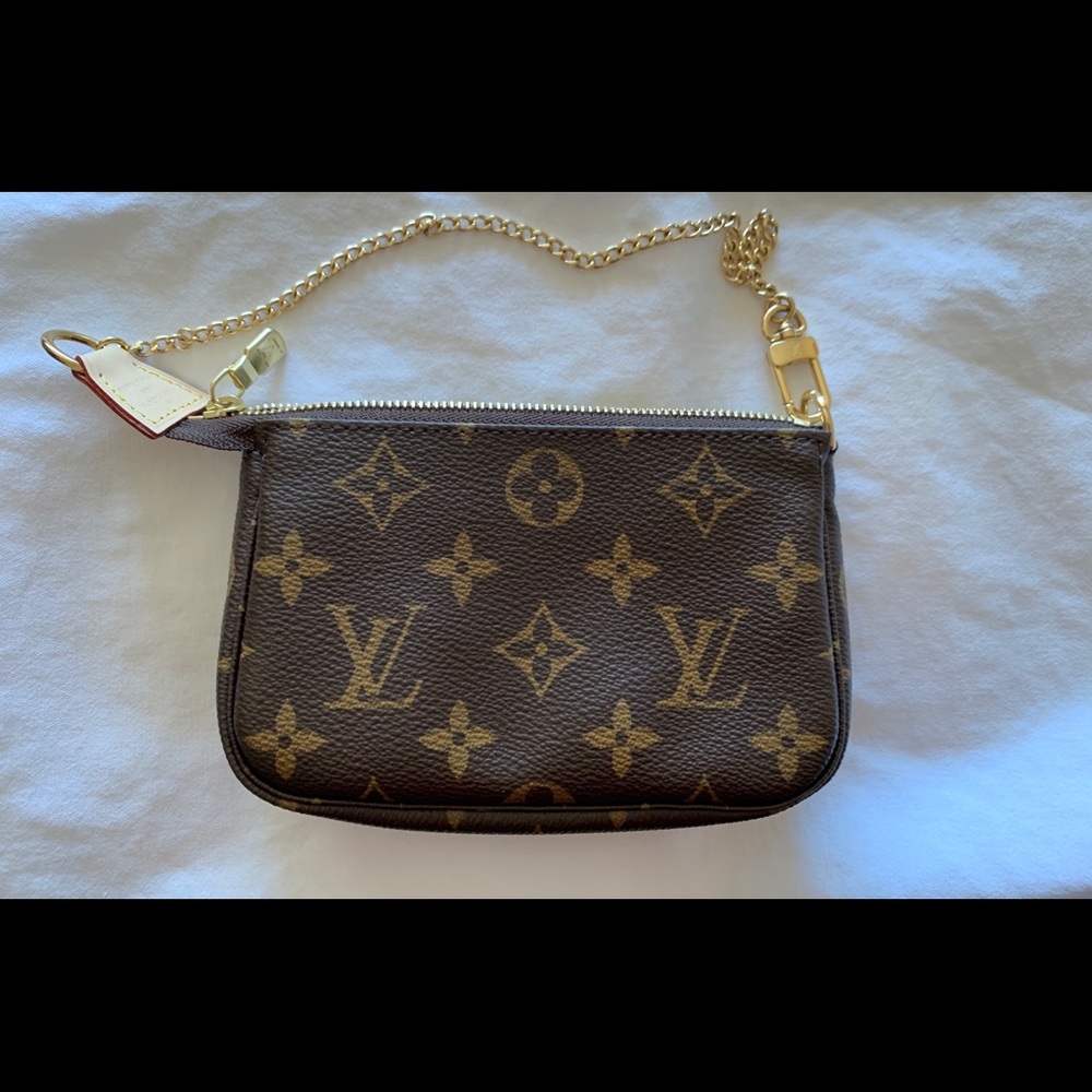 Louis Vuitton mini pochette